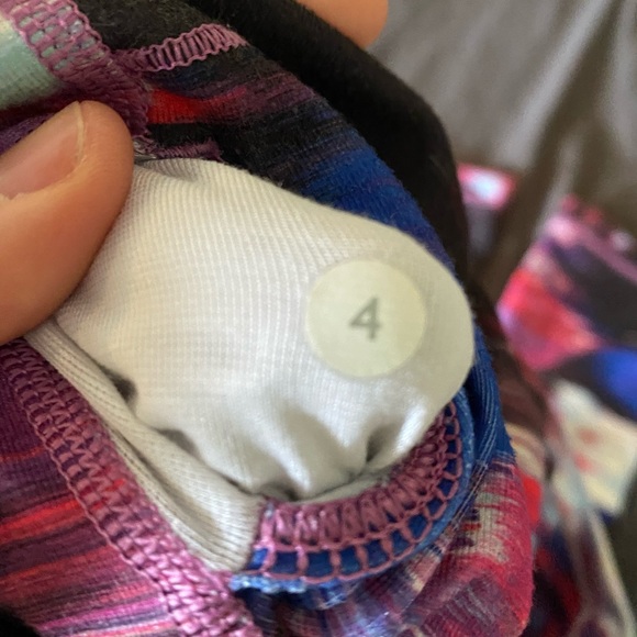 Lululemon multi colour crop - Picture 1 of 4